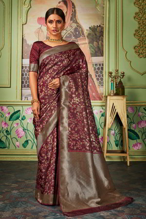 Бордовое индийское сари из шёлка и жаккардовой ткани