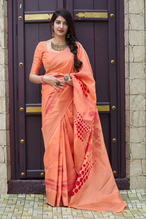 Оранжевое шёлковое и жаккардовое индийское сари, украшенное вышивкой