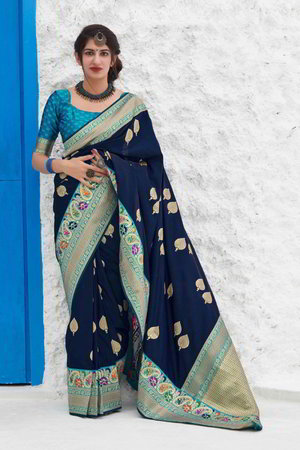 Тёмно-синее шёлковое и жаккардовое индийское сари, украшенное вышивкой
