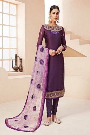 Фиолетовое платье / костюм из креп-жоржета, атласа и фатина, украшенное вышивкой