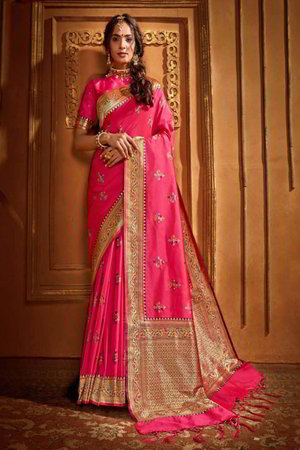 Розовое индийское сари из шёлка и жаккардовой ткани