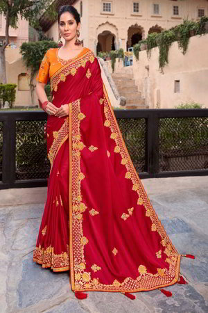 Красное индийское сари из креп-жоржета и атласа, украшенное вышивкой