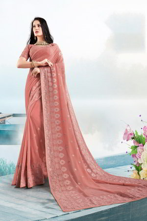 Индийское сари из креп-жоржета, украшенное вышивкой