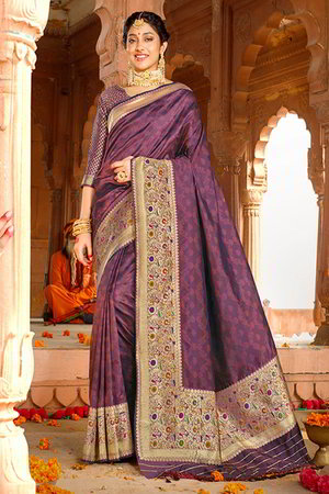 Фиолетовое индийское сари из шёлка и жаккардовой ткани