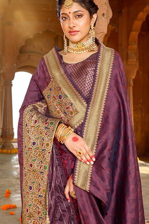 Фиолетовое индийское сари из шёлка и жаккардовой ткани