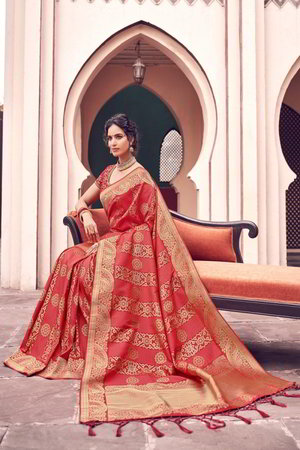 Красное индийское сари из жаккардовой ткани и шёлка