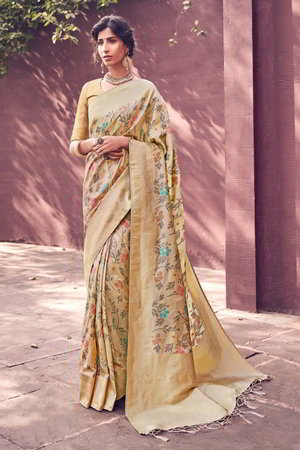 Золотистое индийское сари из жаккардовой ткани и шёлка