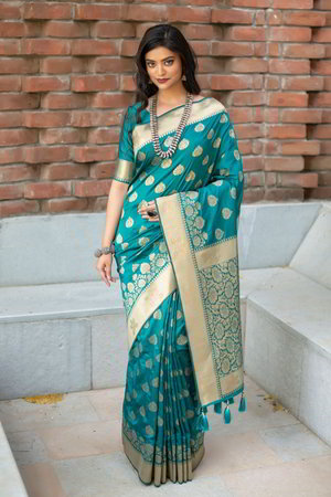 Голубое индийское сари из шёлка и жаккардовой ткани