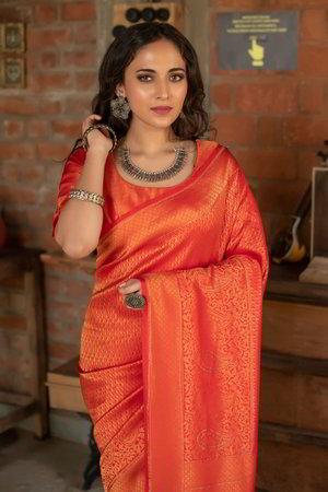 Оранжевое индийское сари из шёлка и жаккардовой ткани