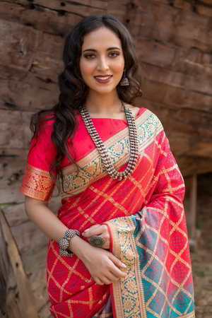 Розовое и цвета фуксии шёлковое и жаккардовое индийское сари