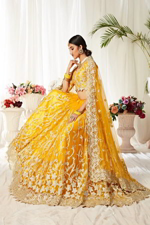 Жёлтый индийский женский свадебный костюм лехенга (ленга) чоли из фатина, украшенный вышивкой