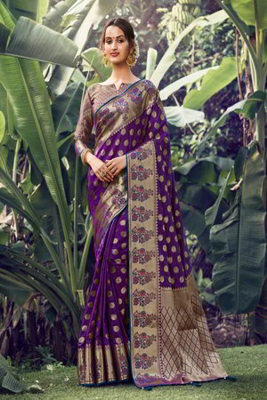 Фиолетовое индийское сари из жаккардовой ткани и шёлка