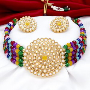 Золотистое индийское украшение на шею (набор) с перламутровыми бусинками