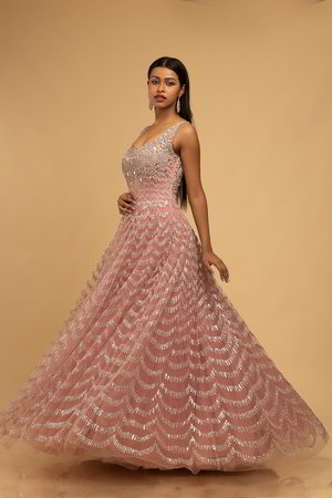 Розовое роскошное длинное платье в пол