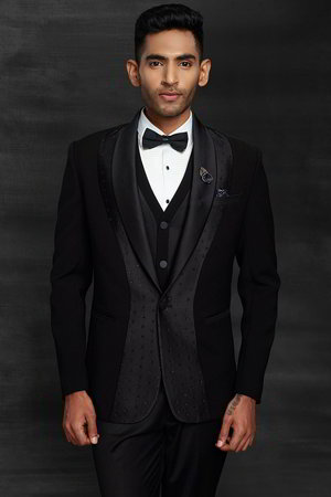 Чёрный мужской костюм