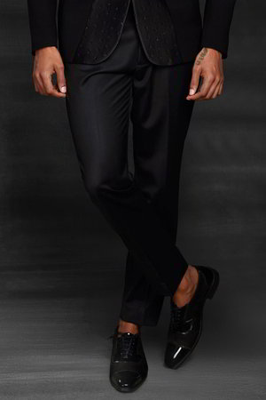 Чёрный мужской костюм