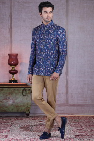 Синий мужской костюм