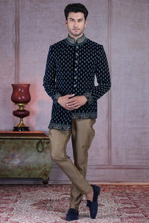 Тёмно-синий бархатный асимметричный мужской френч (воротник - стойка) с вышивкой и кварцевые брюки