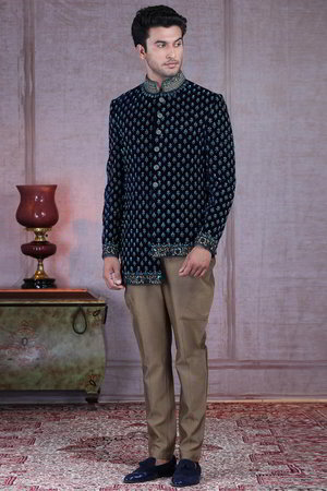 Тёмно-синий бархатный асимметричный мужской френч (воротник - стойка) с вышивкой и кварцевые брюки