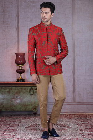 Красный шёлковый мужской френч (воротник - стойка) с вышивкой и песочные брюки