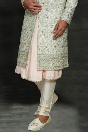Синий индийский свадебный мужской костюм / шервани из шёлка, украшенный вышивкой