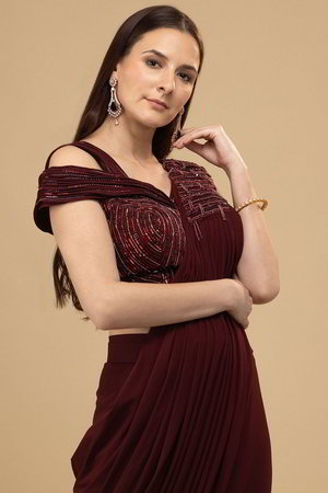 Красное индийское сари из лайкры, украшенное вышивкой