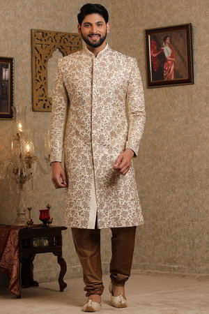 Молочное шервани + коричневые чуридары