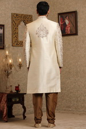 Молочное шервани + коричневые чуридары