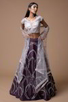 *Фиолетовый индийский женский свадебный костюм лехенга (ленга) чоли из крепа, замши и фатина без рукавов, украшенный вышивкой