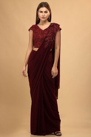 Бордовое индийское сари из лайкры и фатина, украшенное вышивкой со стразами, перламутровыми бусинками