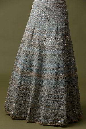 Светло-голубое платье / костюм из фатина, украшенное вышивкой