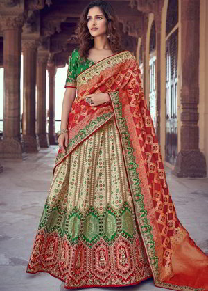 Белый, зелёный и красный жаккардовый и шёлковый индийский женский свадебный костюм лехенга (ленга) чоли, украшенный вышивкой шёлковыми нитями, вышивкой люрексом с пайетками, кружевами