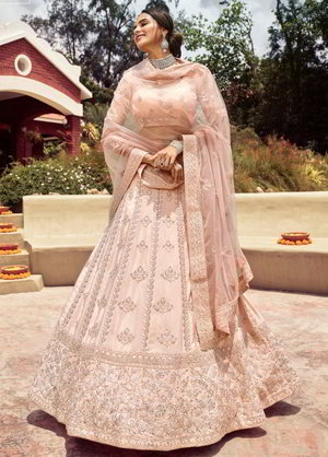 Бежевый индийский женский свадебный костюм лехенга (ленга) чоли из крепа и фатина, украшенный скрученной шёлковой нитью, вышивкой с аппликацией, вышивкой