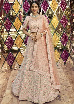 Персиковый индийский женский свадебный костюм лехенга (ленга) чоли из крепа и фатина, украшенный вышивкой люрексом, скрученной шёлковой нитью