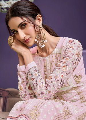 Светло-розовое платье / костюм из креп-жоржета, украшенное вышивкой люрексом с пайетками