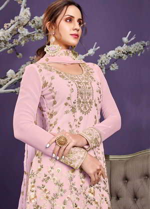 Светло-розовое платье / костюм из креп-жоржета, украшенное вышивкой люрексом с пайетками