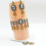 *Молочное и золотое индийское украшение на шею со стразами, перламутровыми бусинками