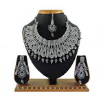 *Чёрное, золотое и серое индийское украшение на шею со стразами, перламутровыми бусинками