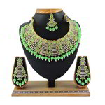 *Зелёное и золотое индийское украшение на шею со стразами, перламутровыми бусинками