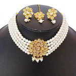 *Молочное и золотое индийское украшение на шею с искусственными камнями