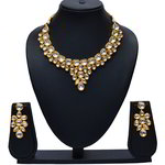 *Молочное и золотое индийское украшение на шею с искусственными камнями