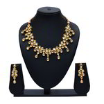 *Молочное и золотое индийское украшение на шею с искусственными камнями