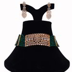 *Зелёное и золотое индийское украшение на шею со стразами