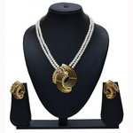 *Молочный и золотой индийский кулон на шею с искусственными камнями, бисером, перламутровыми бусинками