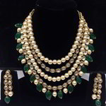 *Зелёное и золотое индийское украшение на шею с искусственными камнями