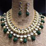 *Зелёное и золотое индийское украшение на шею с искусственными камнями