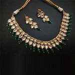 *Зелёное и золотое индийское украшение на шею с искусственными камнями