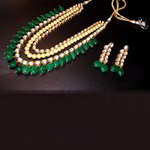 *Зелёное и золотое индийское украшение на шею с искусственными камнями