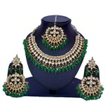 *Зелёное и золотое индийское украшение на шею с искусственными камнями