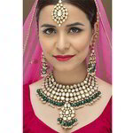 *Зелёное и золотое индийское украшение на шею с искусственными камнями